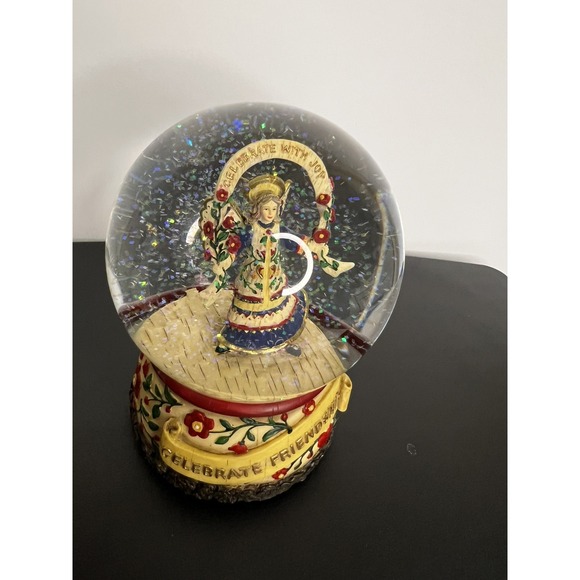 ❄️ Vintage Musical Snow Globe – "Celebrate Friendship" – A Heartwarming Keepsake - Picture 2 of 10